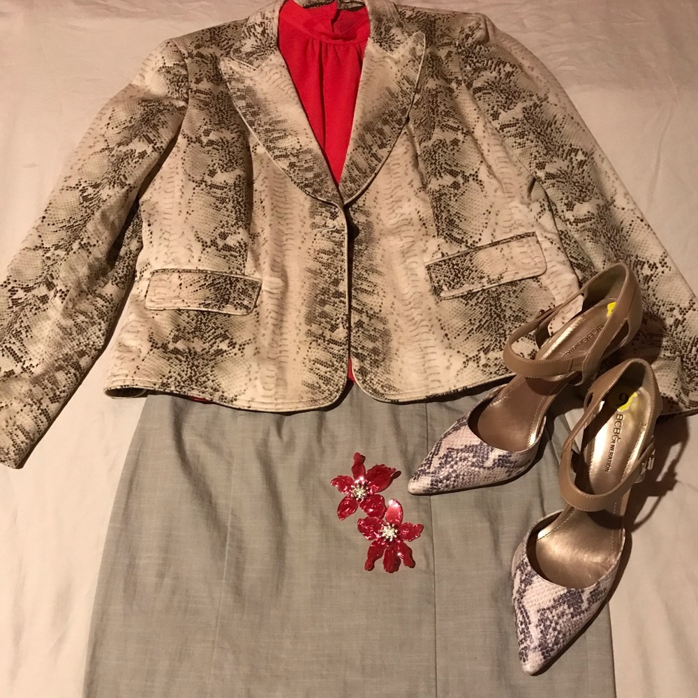 💎NWOT Flutter Sleeves Blouse💎